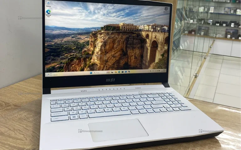 Ноутбук MSI 15 A12UC