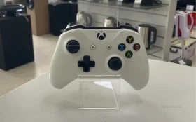 Купить джойстик Xbox one б/у , в Тольятти Цена:1190рублей