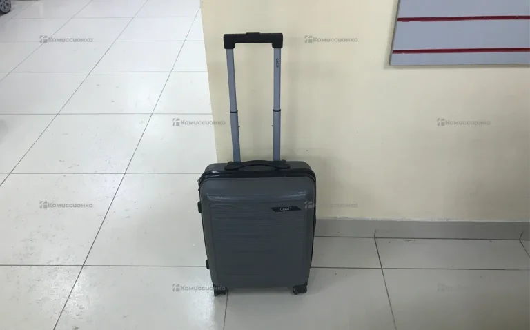 Чемодан на колесиках