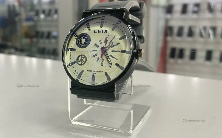 Часы LEIX