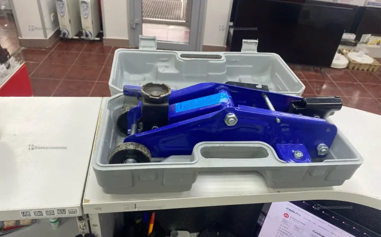Домкрат autovirazh 2тонны