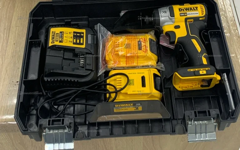 Шуруповерт DeWalt DCF887