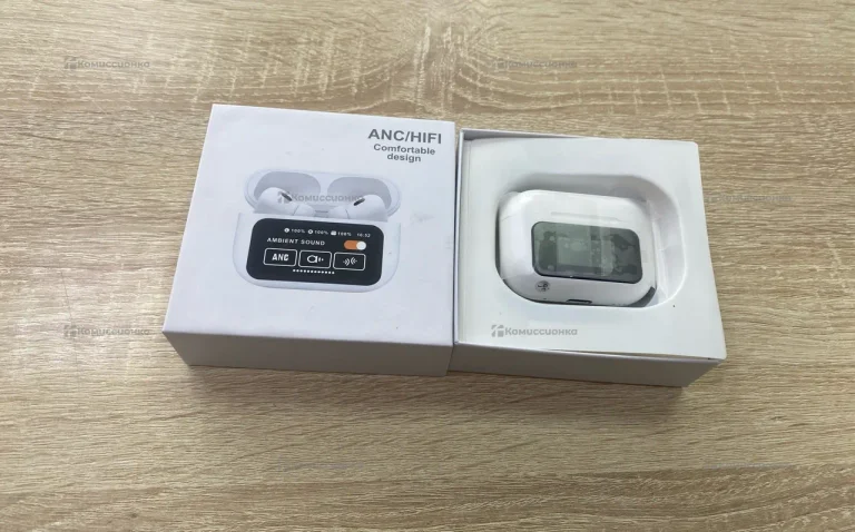 Наушники  белые с дисплеем