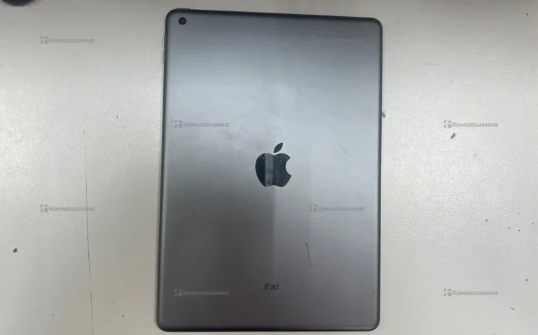 Планшет Apple iPad (8-го поколения) 128GB Wi-Fi