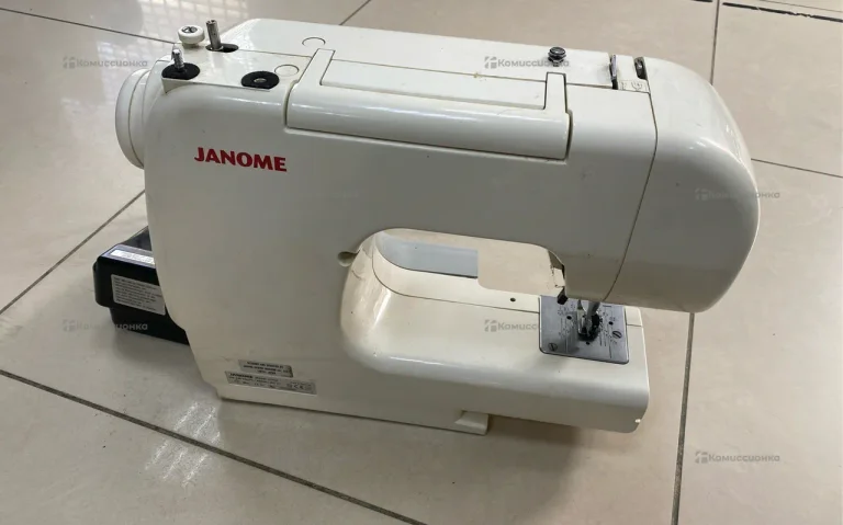 Швейная машина  Janome 2039