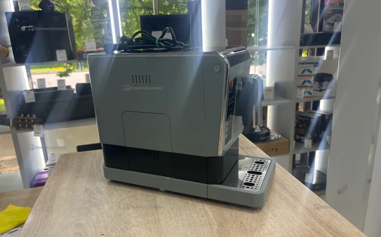 Кофемашина автоматическая REDMOND RCM-1526 черный
