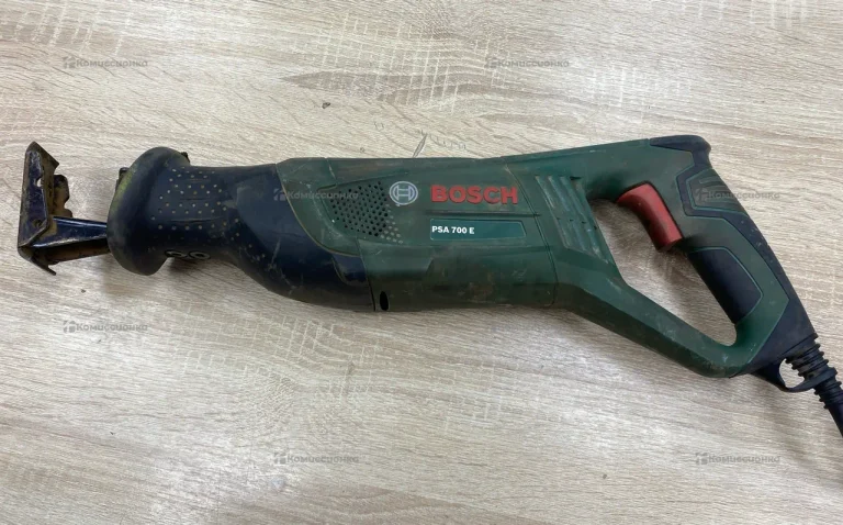 Электропила Bosch PSA 700 E