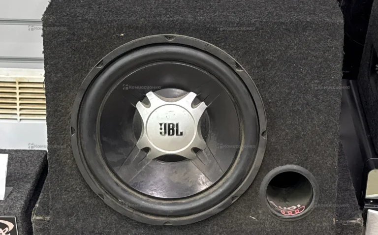 Сабвуфер  JBL