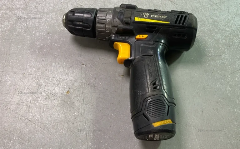 шуруповерт черный