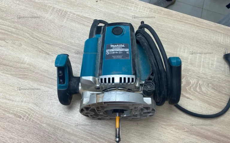 Фрезер Makita RP2300FC