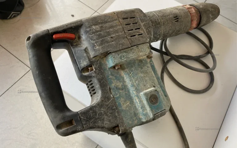 Отбойный молоток Makita HR202