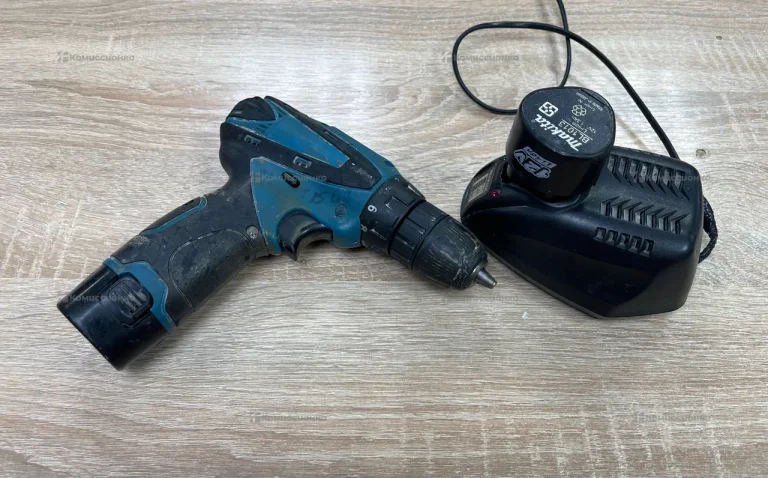 Шуруповерт Makita DF330DWE