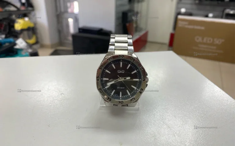 Часы  QQ WR5Bar