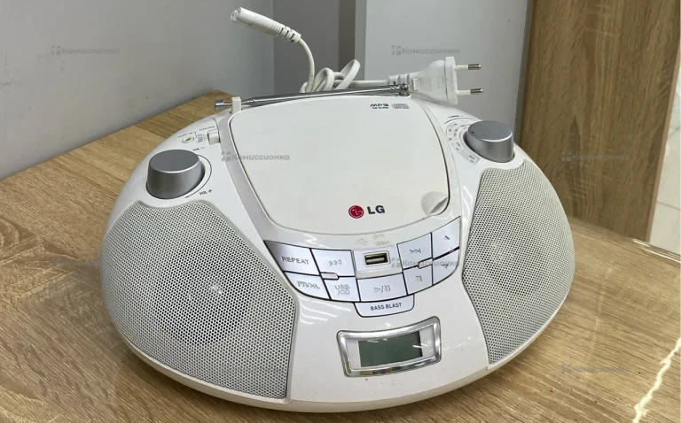 Радио LG SB16W