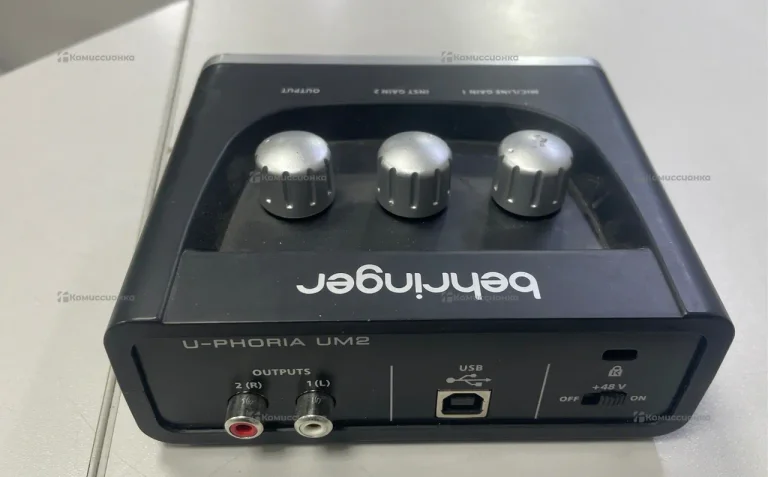 Звуковая карта Behringer u-phoria um2