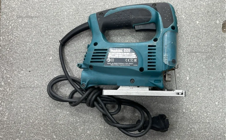 Лобзик Makita 4329