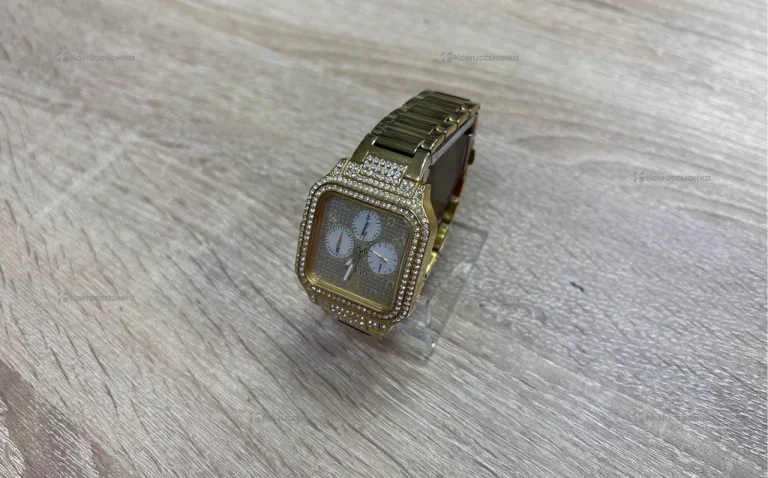 Часы  Guess