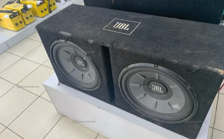 Сабвуфер  JBL 1000 W
