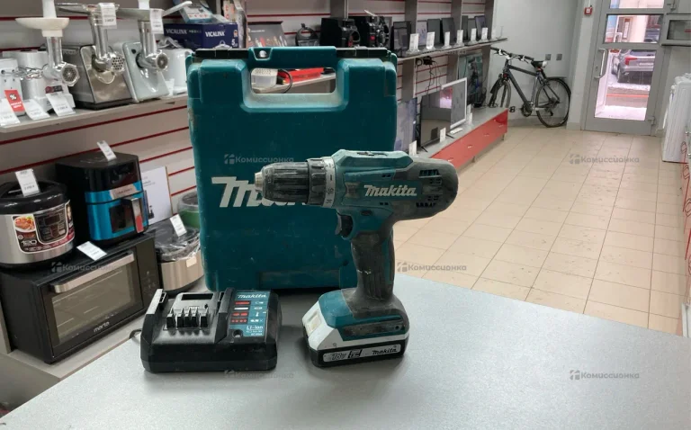 Аккумуляторная дрель-шуруповерт Makita DF488DWE