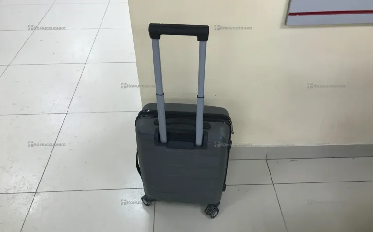 Чемодан на колесиках