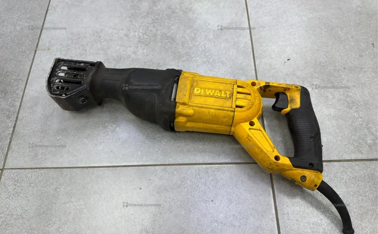 Сабельная пила Dewalt DWE305