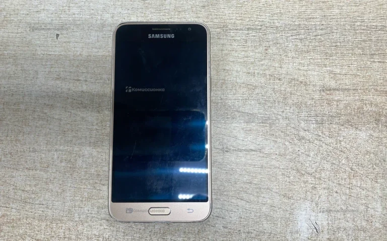 Samsung Galaxy J3 (2016) 2/16 ГБ