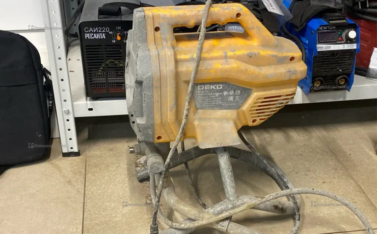Краскопульт DEKO DKAS700