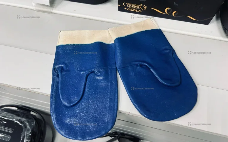 Черные прорезиненные краги