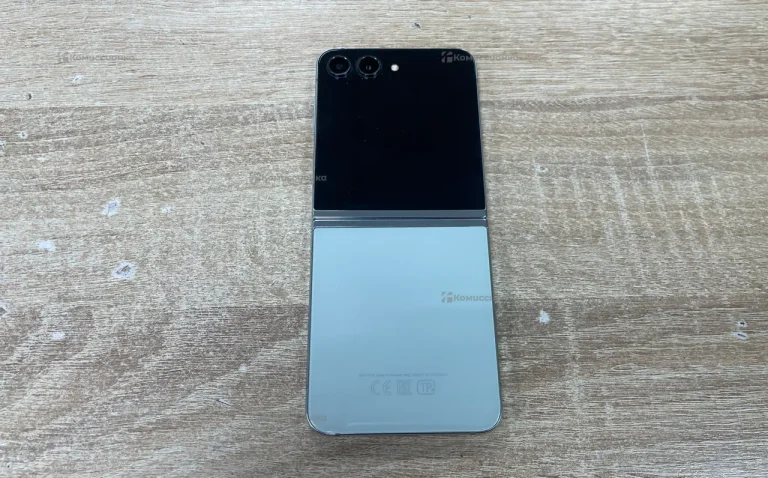 Samsung Galaxy Z Flip5 8/256 ГБ