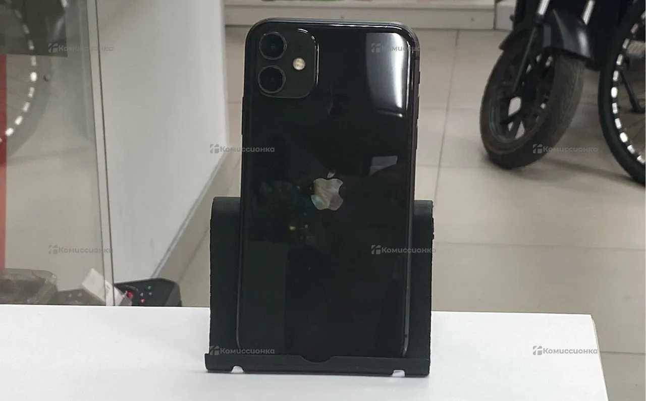 Купить Apple iPhone 11 4/64 ГБ б/у арт. 2021500838106-1 в Рязани