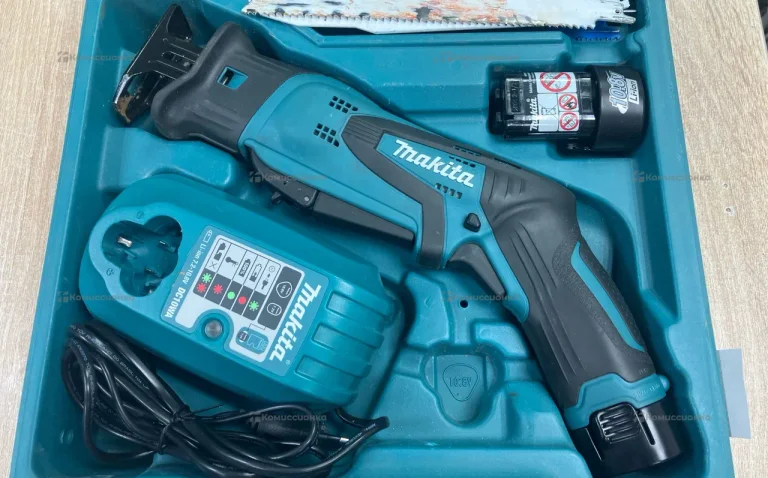 Аккумуляторная сабельная пила Makita JR102D