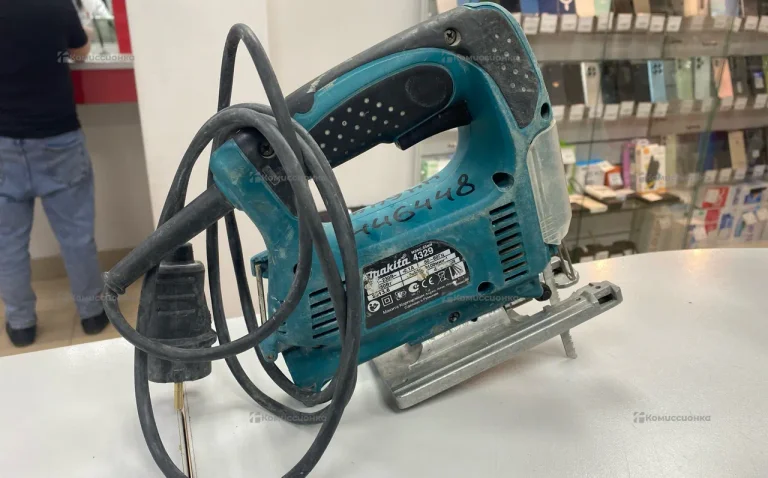 Лобзик Makita 4329