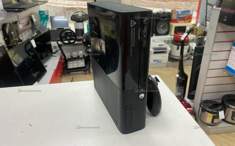 Приставка Xbox— 360 шитая.