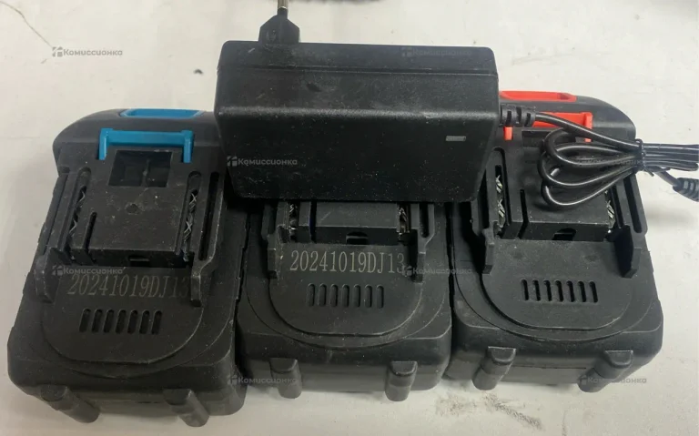 Зарядное устройство и АКБ на шуруповерты