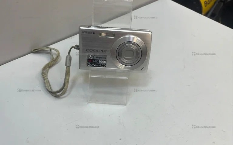 Видеокамера  Nikon coolpix s200