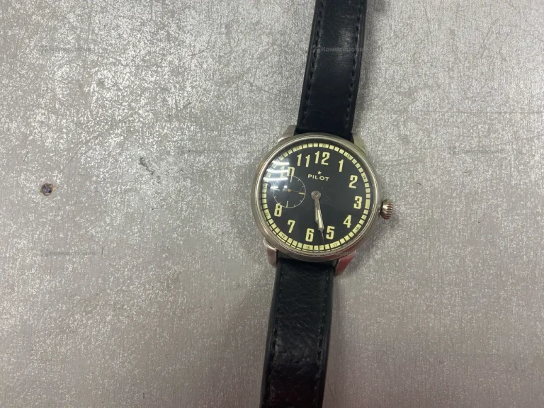 Часы  pilot woolf