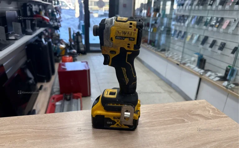 Шуруповерт Dewalt DCF850N