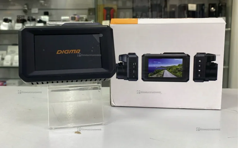 Видеорегистратор Digma FreeDrive 750