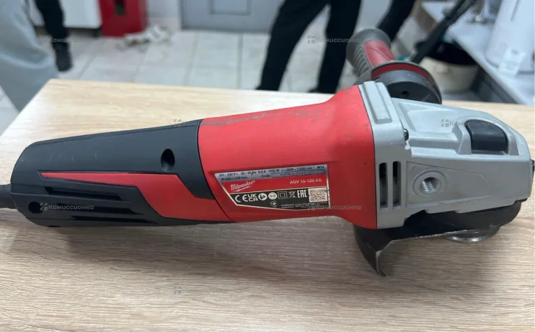 Болгарка Milwaukee AVG 15-125XC