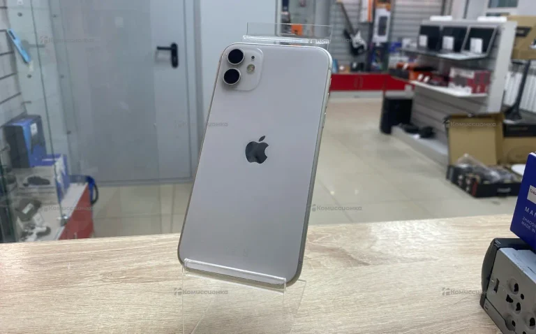 Apple iPhone 11 4/64 ГБ