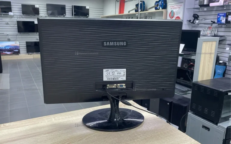 Монитор Samsung LS23A300.