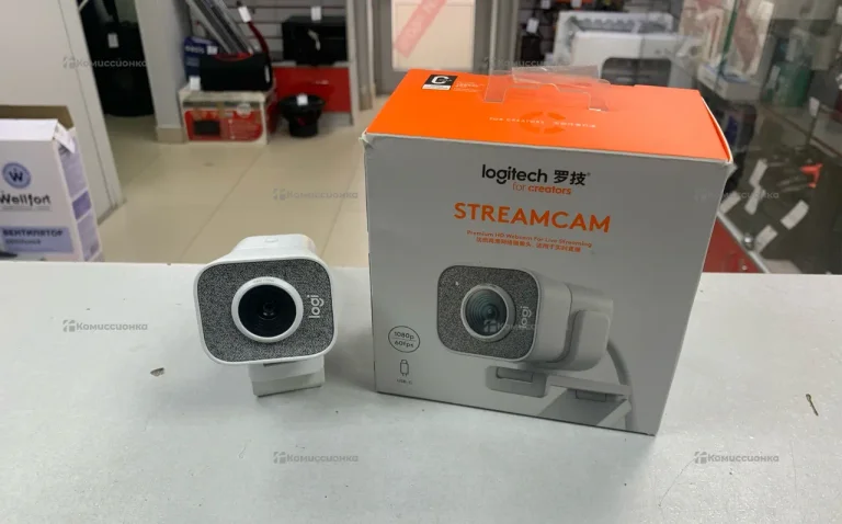 Веб камера Logitech Streamcam