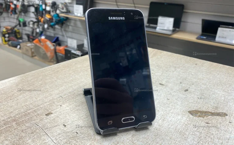 Samsung Galaxy J1 (2016) 1/8 ГБ