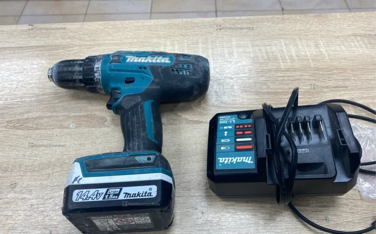 Шуруповерт Makita DF488DWE