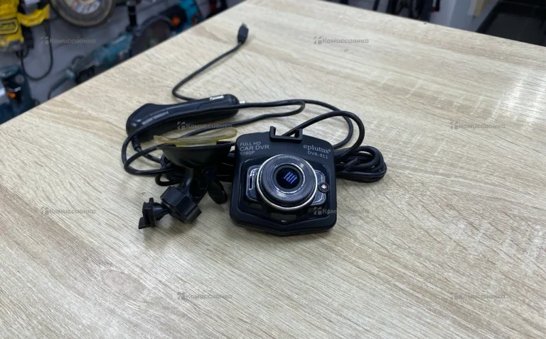 Видеорегистратор  Eplutus DVR-911