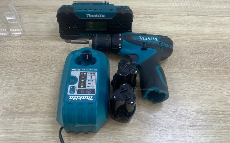 Шуруповерт Makita DF330DWE