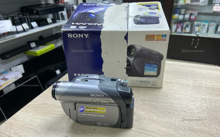 Видеокамера Sony DCR-DVD205