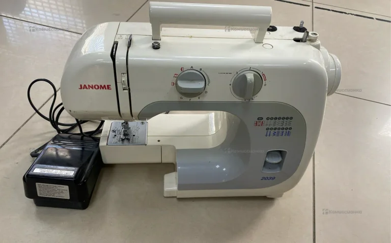 Швейная машина  Janome 2039