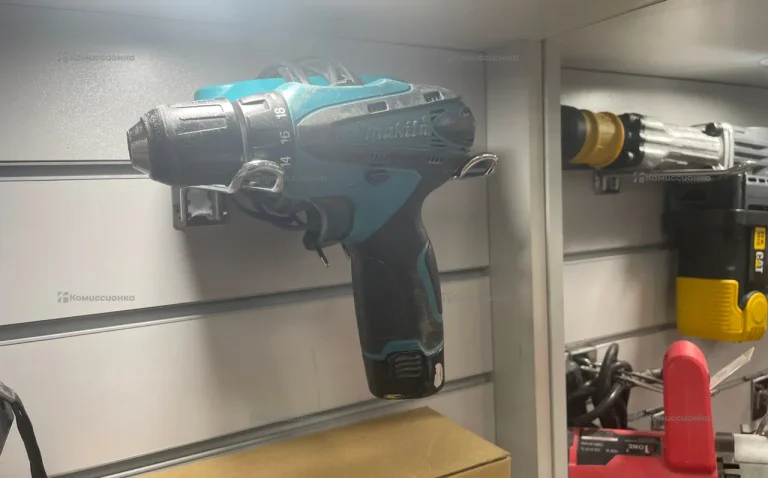 Шуруповерт Makita DF330DWE