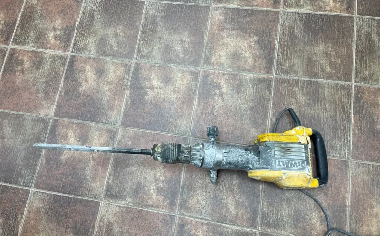 Отбойный молоток Dewalt D 25901 K